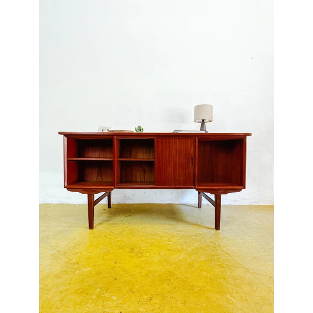 Vintage Danish Desk, 1960s, in Very Good conditions. Designed 1960 to 1969
