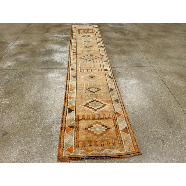 Camel Galerie Shabab Collection Mid-20th Century Turkish Anatolian Runner For Sale - Image 8 of 10