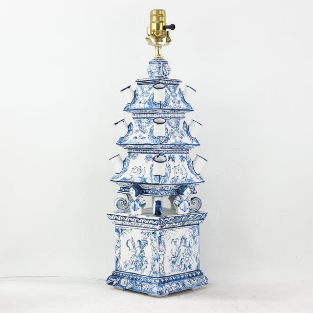 Folk Art Pair of Vintage Dutch Style Blue and White Hand Painted Pagoda Metal Table Lamps With Cherub and Floral Motif For Sale - Image 3 of 13