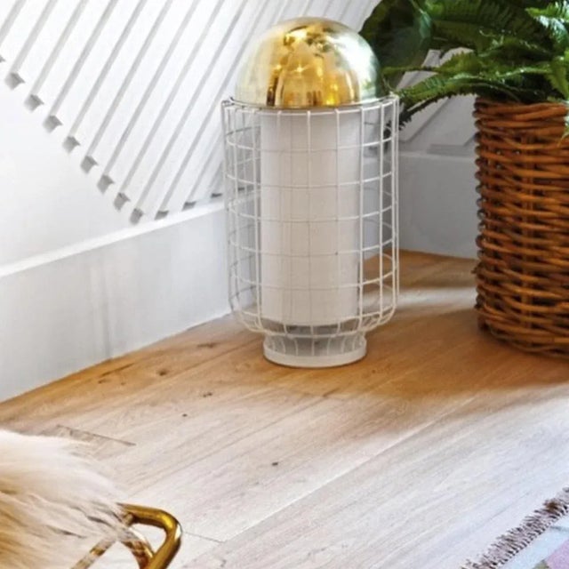 a) top: lacquered metal, polished or brushed metal b) structure: lacquered metal abat-jour: cotton cord 1,5m transparent...