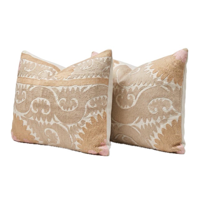 Mid-Century Modern Beige Faded Suzani Bedding Pillow Cover 21'' X 29'' - Set of Two For Sale - Image 3 of 4