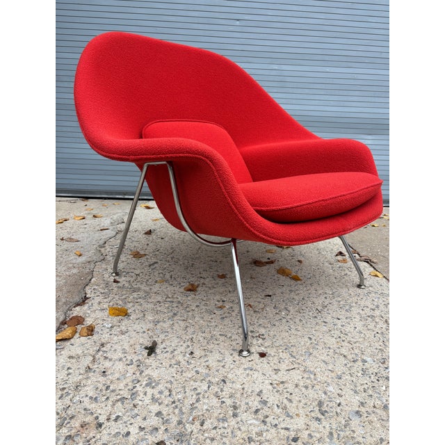 2000 - 2009 Eero Saarinen for Knoll Red Boucle Womb Chair and Ottoman For Sale - Image 5 of 10