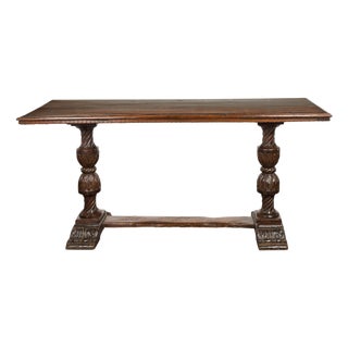 Italian 1820s Walnut Table with Carved Legs, Twisted Motifs and Waterleaves For Sale