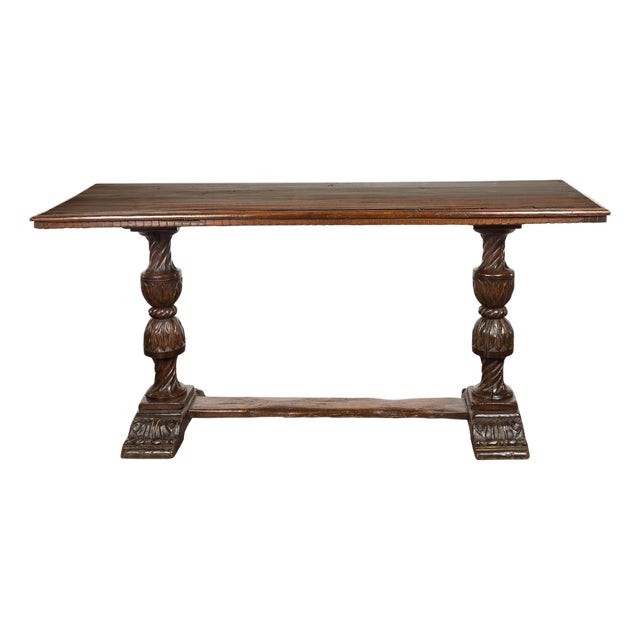 Italian 1820s Walnut Table with Carved Legs, Twisted Motifs and Waterleaves For Sale