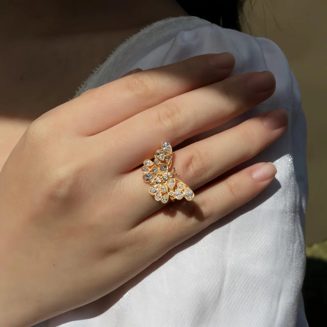 Nina Zhou Butterfly Diamond Cocktail Ring in 14k Yellow Gold, size 7 For Sale In Los Angeles - Image 6 of 7