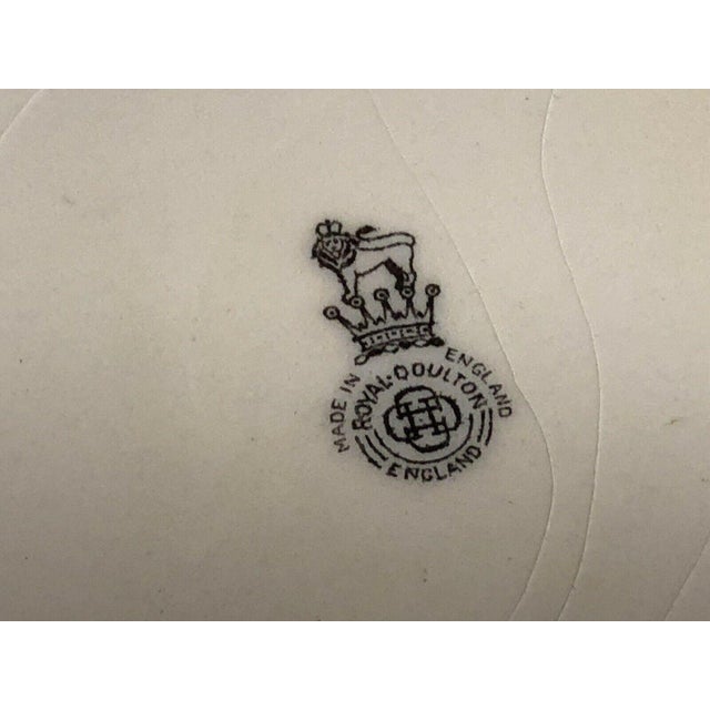 Large Dr Johnson Cheshire Cheese Wall Plate from Royal Doulton For Sale - Image 5 of 6