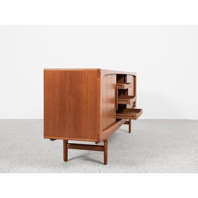 Johannes Andersen Midcentury Danish Sideboard in Teak attributed to Johannes Andersen for Silkeborg - with Rolling Doors For Sale - Image 4 of 10
