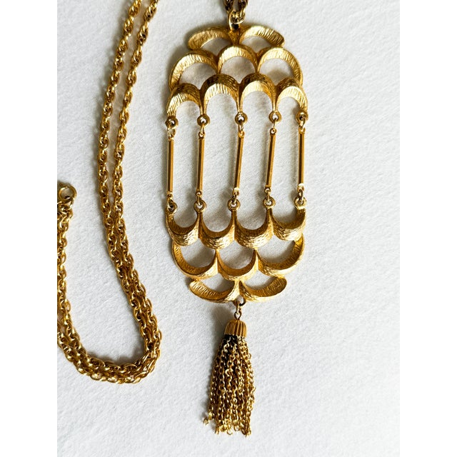 Vintage 1970s Brutalist Articulated Birdcage Tassel Pendant Necklace, Gold-Tone For Sale - Image 9 of 15