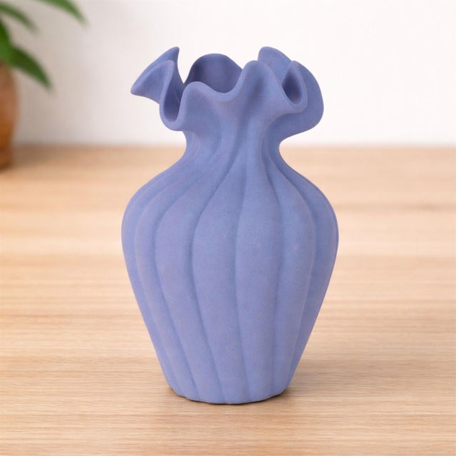 Kenneth Ludwig Chicago Scalloped Ribbed Stoneware Vase 7.75"H For Sale - Image 4 of 4