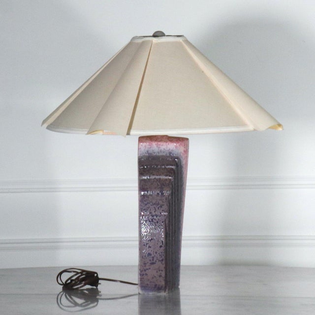 Postmodern 1980s Postmodern Memphis Sculptural Purple & Pink Ceramic Lamps - A Pair For Sale - Image 3 of 13