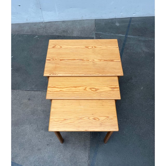 Asko Mid-Century Modern Pine Nesting Tables from Asko, Finland, 1960s, Set of 3 For Sale - Image 4 of 18