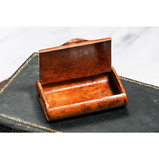 Fantastic Antique Handmade Burlwood Snuff Box Hand Painted Scottish Terrier Dog Top Tobacciana For Sale In New York - Image 6 of 11