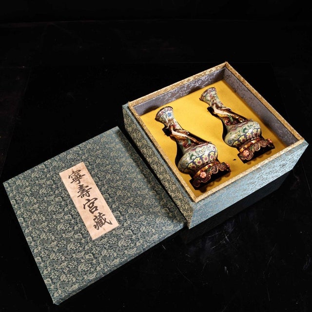 Pair of Vintage Chinese Famille Rose Porcelain Vases, Applied Gilded Dragon Sculpture & Gemstone Inlaid Filigree Base, Chinoiserie Matching Vase Set For Sale - Image 9 of 9