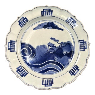 Early Edo Japanese Lobed Arita Porcelain Charger, 1680 For Sale