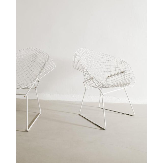 Mid Century White Diamond Sculptural Metal Armchairs by Harry Bertoia for Knoll, 1950s, Set of 2 For Sale - Image 3 of 7