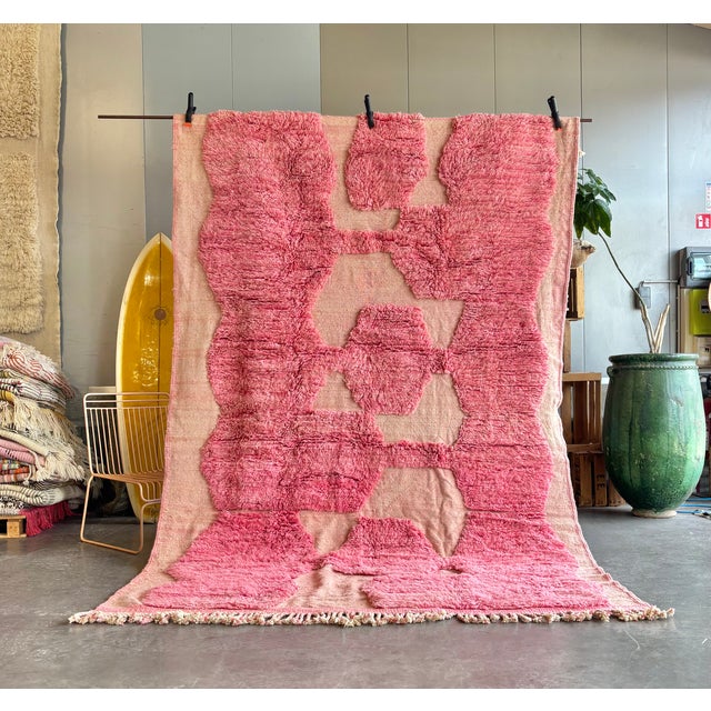 Pink Handmade Beni M'rirt Rug – 200 × 300 cm (6.5 × 9.8 ft) Bring warmth, softness and contemporary Moroccan craftsmanship...