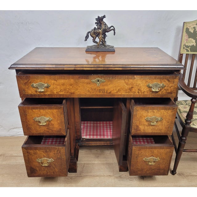 This is an beautiful 18th-century style walnut writing desk, which exudes a charm to the home office or living room décor....