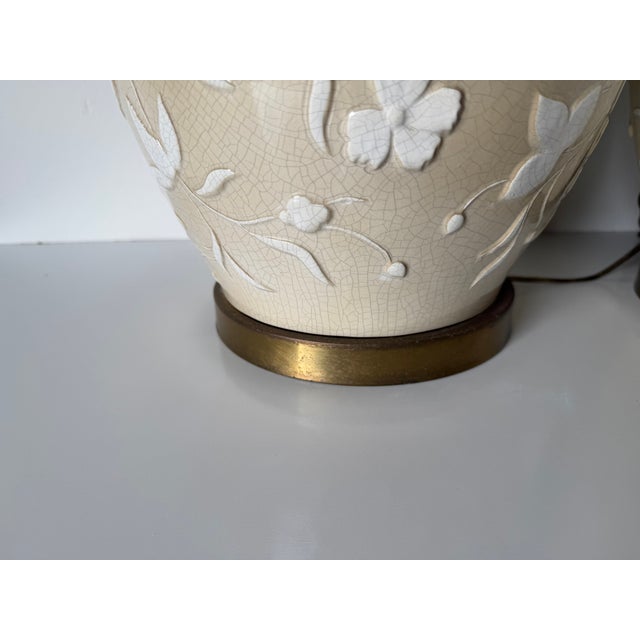 1980s Vintage Hollywood Regency Style Floral Cream Crackle Glaze Ceramic Table Lamps – Pair For Sale - Image 10 of 12