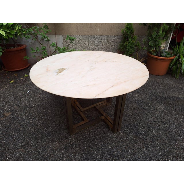 Dining Table with Brass Base and Round White Marble Top, 1960s, in Very Good conditions. Designed 1960 to 1969