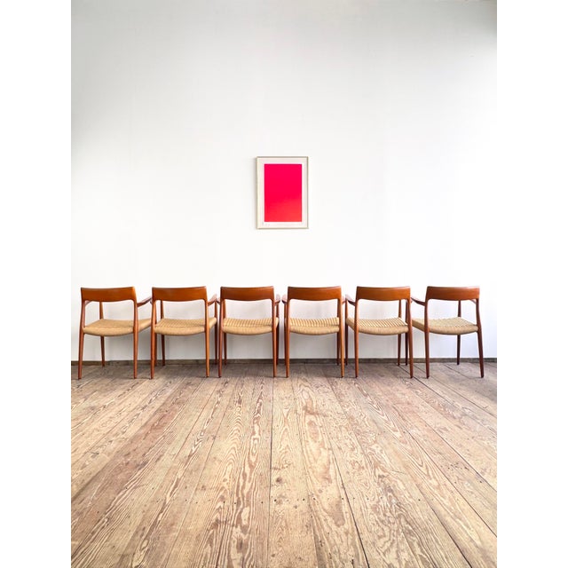 Dimensions: 56x66x80x44cm (width x depth x height x seat height) This set of six Model 57 dining chairs by Danish designer...