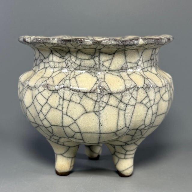 Mid 19th Century China Vintage Crackle‑Glaze Tripod Porcelain Incense Burner For Sale - Image 5 of 7