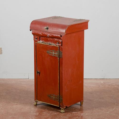 This refined metal vanity sink, dating back to the first half of the 20th century, is an iconic example of functional...