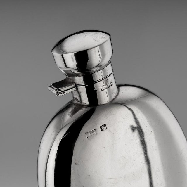 Silver Silver Hip Flask, Sheffield, England, 1926 For Sale - Image 8 of 13