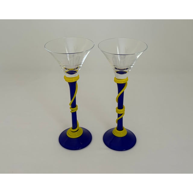 Blue Pair of Signed Shafaq Malik Postmodern Art Glass Martini Glasses – Cobalt Blue & Yellow For Sale - Image 8 of 9