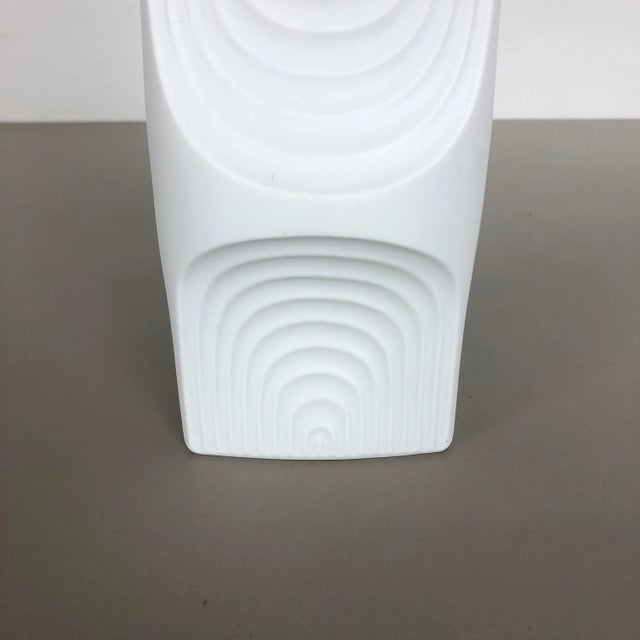 White German Op Art Biscuit Porcelain Vase from Ak Kaiser, Germany, 1970s For Sale - Image 8 of 14