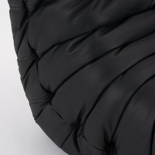 Original Ligne Roset Togo Chaise Lounge in Deep Noir Leather - Restored Vintage For Sale - Image 14 of 17