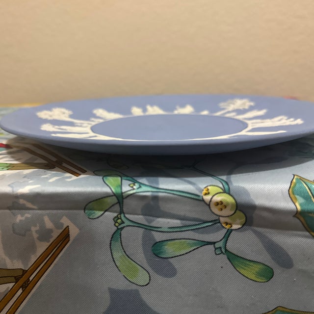 Add a touch of timeless English elegance to your collection with this stunning vintage Wedgwood Jasperware cake plate....