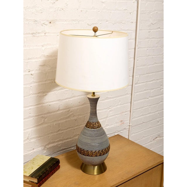 Mid 20th Century Ribbed Gourd Mid Century Table Lamp With Brass Base and White Drum Shade For Sale In Palm Springs - Image 6 of 7
