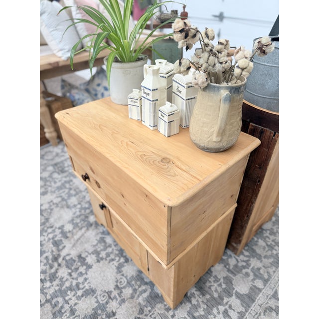 Mid 19th Century Antique Scrubbed Pine Sugar Chest For Sale - Image 5 of 15
