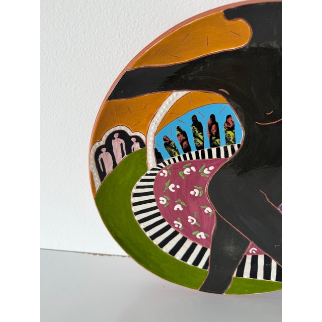 Black 1980s Lois Barton Hand-Painted Figurative Modernist Art Ceramic Decorative Plate For Sale - Image 8 of 12