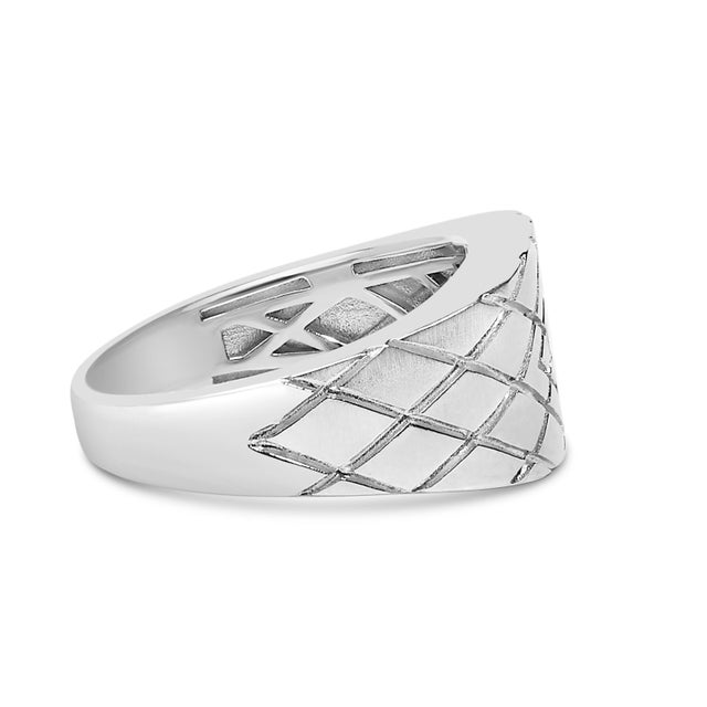 Crafted from premium .925 sterling silver, this band ring epitomizes modern sophistication with its unique geometric...