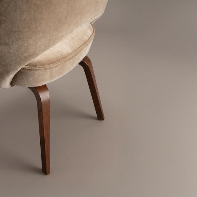 2000 - 2009 Knoll Saarinen Executive Arm Dining Chairs in Sand Mohair, Walnut Legs For Sale - Image 5 of 9