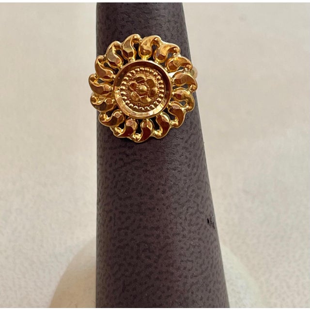 22 Karat Yellow Gold Flower Ring For Sale - Image 9 of 18
