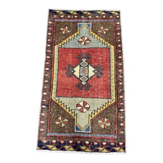 Turkish Yastik Rug 1'6" x 2'9" For Sale