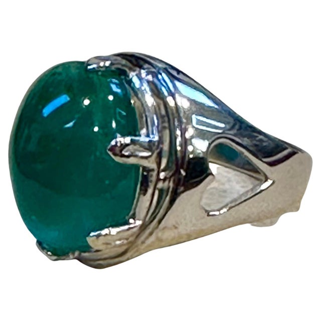 A classic, Cocktail ring Large size Emerald cabochon 18 Carat Emerald , Estate with no color enhancement. Gold: 14 Karat...
