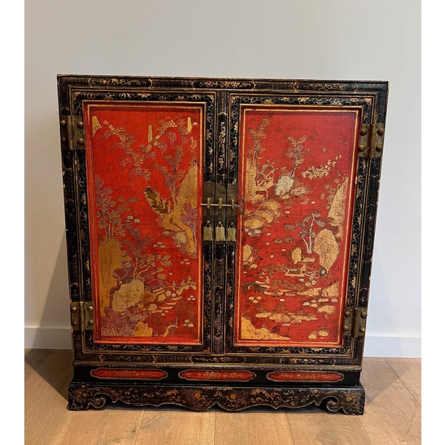 1940s 1940s Lacquered Wood Cabinet with Chinese Seenes For Sale - Image 5 of 12