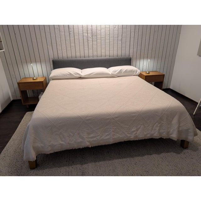 This is a vintage High-quality King Size Cotton Bedspread Coverlet. OPTIONS branded bedspread/coverlet 100% Egyptian...