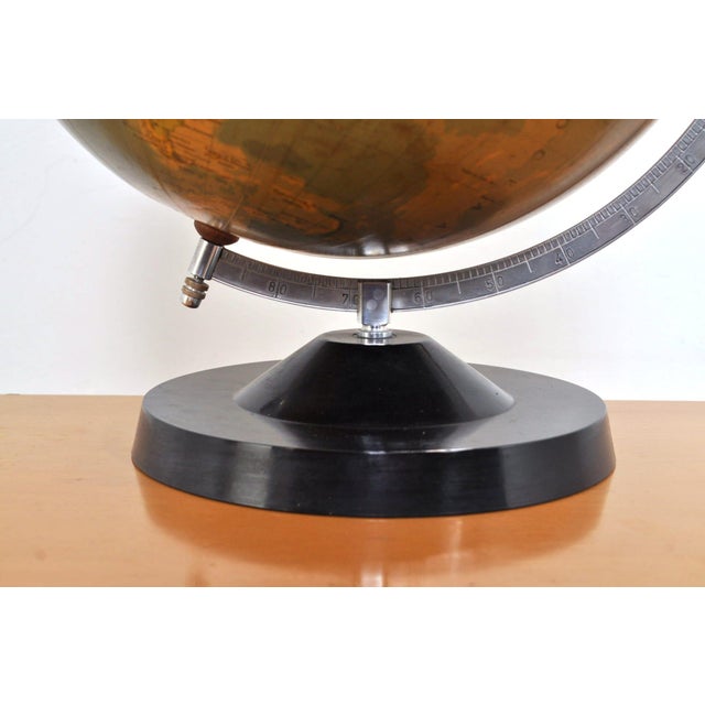Beautiful political globe by Räths, Dutch edition. Made of paper-mâché. Metal protractor and bakelite base. 1960s. In very...