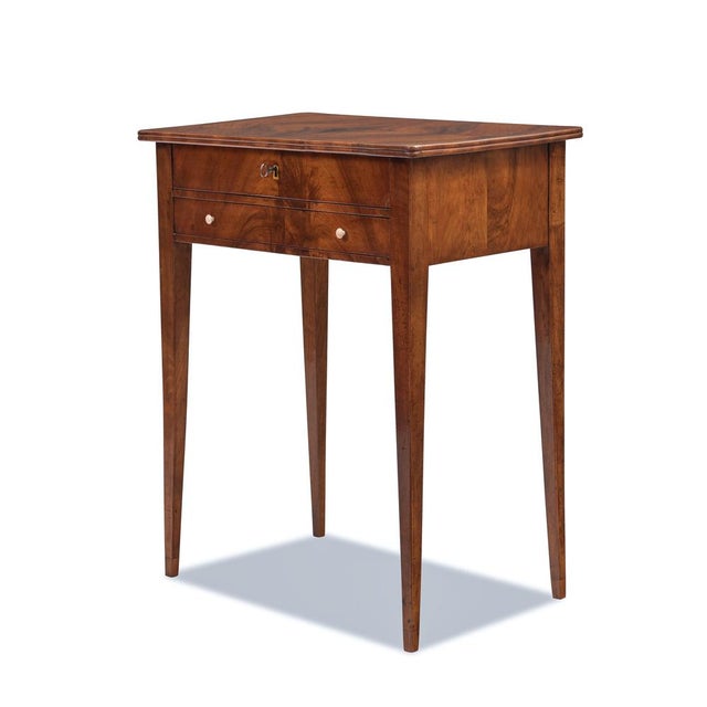 This Biedermeier side table, dating from around 1820, was crafted in Germany with a walnut veneer. Its construction is...