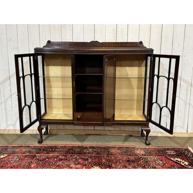Brown Chippendale Style Mahogany 3-Door Display Cabinet, Early 20th Century For Sale - Image 8 of 18