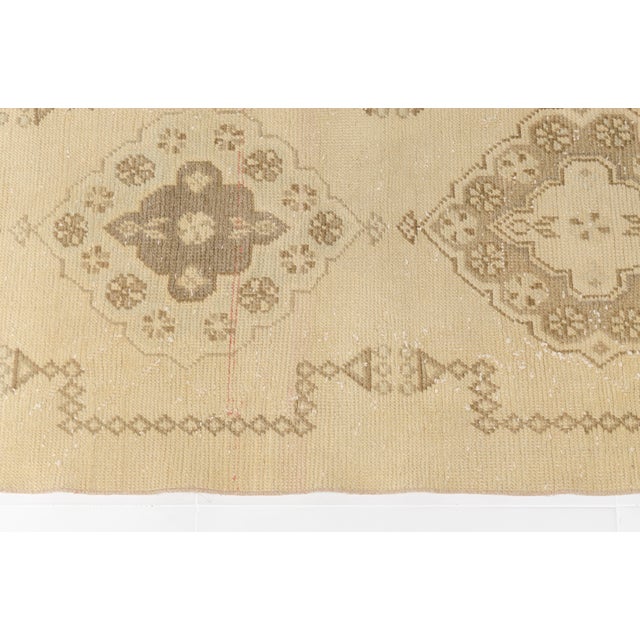 Ivory 1960s Neutral Geometric Anatolian Runner For Sale - Image 8 of 10
