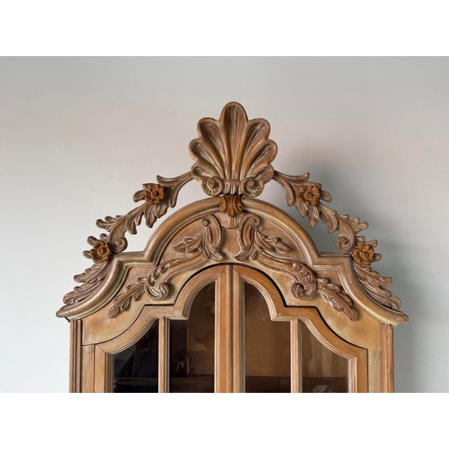 1970s Italian Hollywood Regency Carved Wood Two-Door Hanging Wall Cabinet For Sale In Miami - Image 6 of 13
