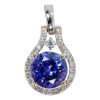 2cts Tanzanite and Earth Mined Diamonds Pendant in Solid 14k White Gold | Rd 8mm For Sale
