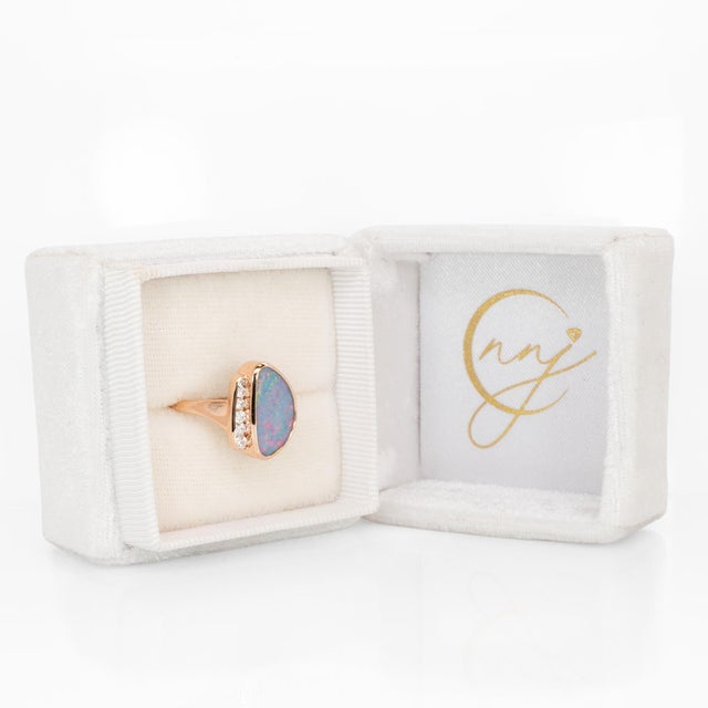 Modern 3.37cts Boulder Opal Ring With Natural Diamonds Accents: Solid 14k Rose Gold For Sale - Image 3 of 8