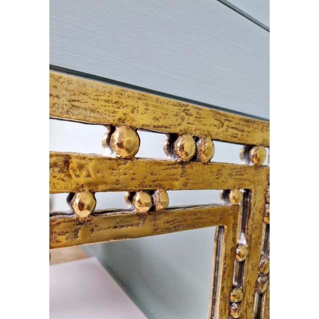 Square, brutalist mirror in solid bronze, dating from the 1970s. Very good condition. Dimensions: 48 x 48 x 3 cm