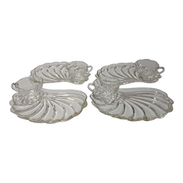 1960s Hazel-Atlas Shell Shaped Snack Set- 8 Pieces For Sale